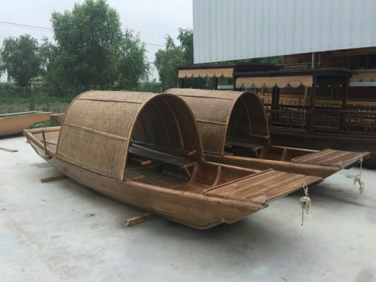 江西九江的观光木船